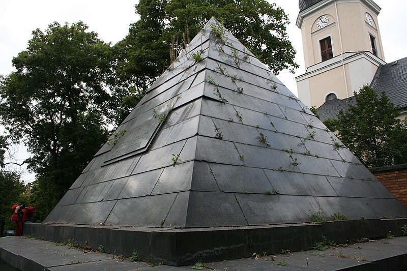 File:Eberstein-Pyramide 04.jpg