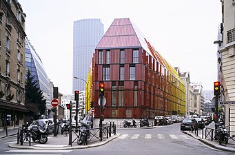 同ESCP Montparnasse。2017年秋にノバンシアを統合し同校モンパルナス校になった。背景高層ビルはトゥール・モンパルナス。