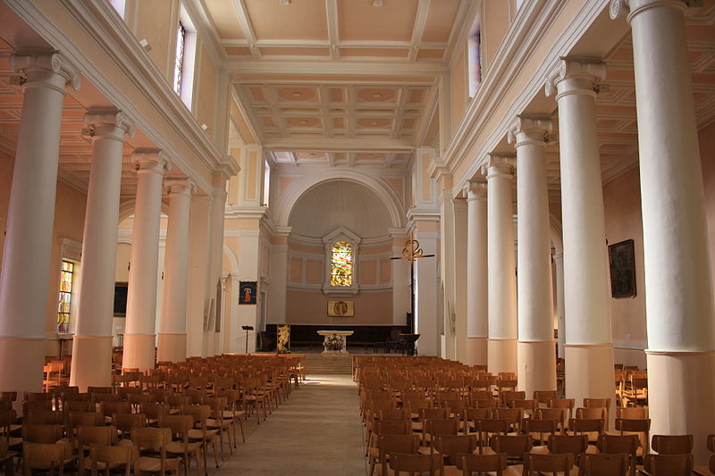 File:Eglise Bourg La Reine Inside View 4.jpg