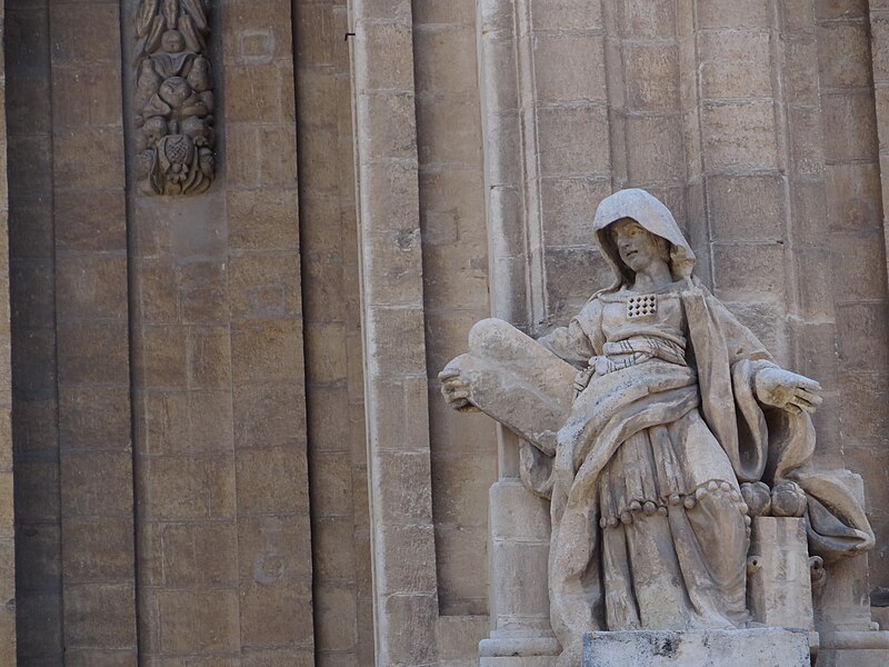 File:Esculturas de la fachada de la catedral de Granada (España)..JPG