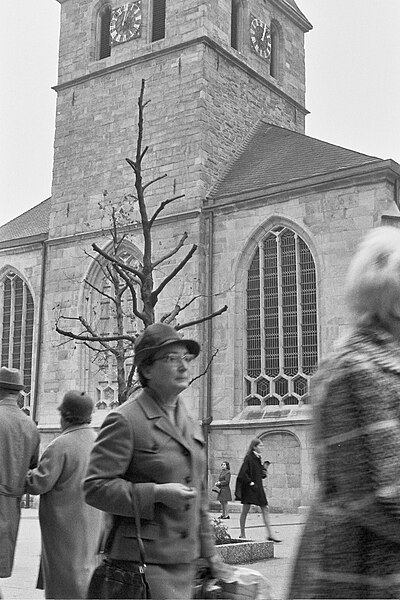 File:Essen 1970 Kirche.jpg