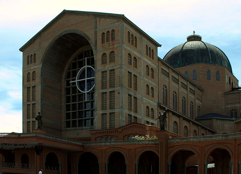 File:Facade - Basílica de Aparecida - Aparecida 2014 (2).jpg