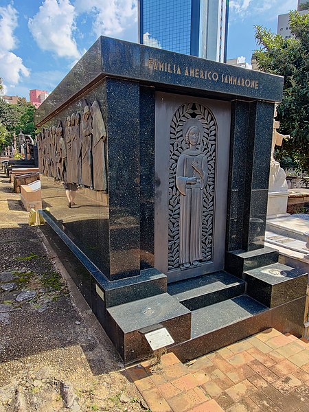 File:Family tomb of Americo Sammarone, Cemitério da Consolação, São Paulo, 01-05-2022.jpg