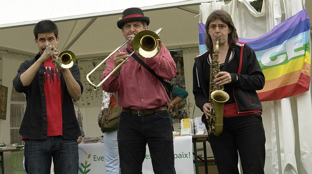 File:Fanfare du Château, Genève, 2009.jpg - Wikimedia Commons