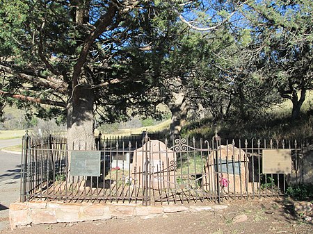 Faraway Ranch Cemetery Arizona 2014.JPG