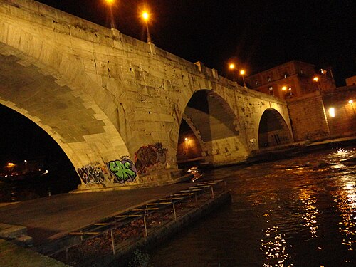 Fiume Tevere river at night