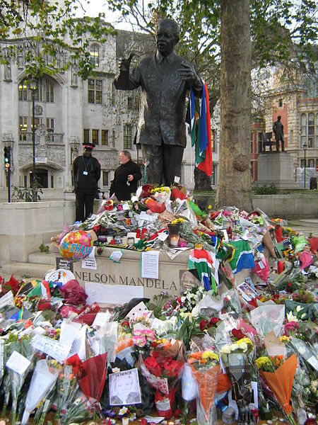 File:Flowers for Mandela 01.JPG