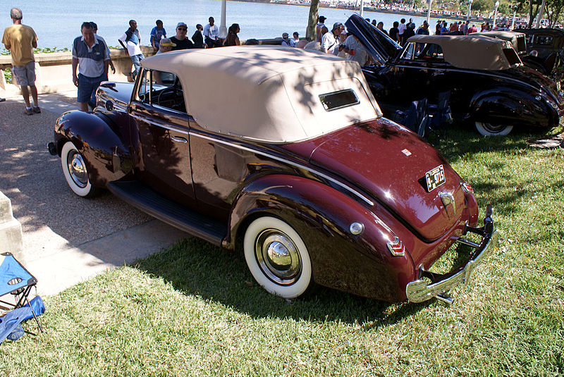 File:Ford Deluxe 1940 Convertible LSideRear Lake Mirror Cassic 16Oct2010 (14854264006).jpg