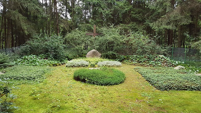 File:Friedhof Landheim Salem.jpeg