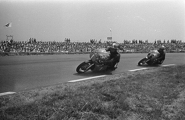 Pasolini (2) pursues Giacomo Agostini (1) during the 1970 350cc Dutch TT.