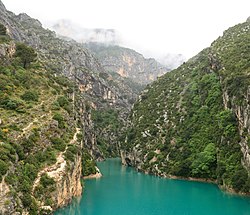 Stausee mit Blick auf die Verdonschlucht