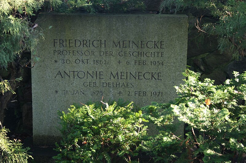 File:Grave Friedrich Meinecke St-Annen-Kirchhof Dahlem.jpg