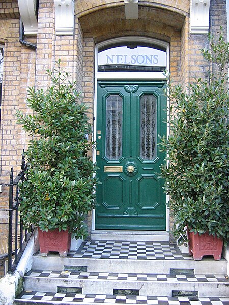 File:Green door, 8 Bloomsbury Square, London WC1.jpg