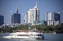 Schiff auf der Donau in Wien