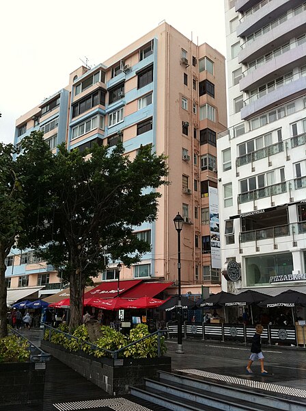 File:HK 赤柱大街 92 Stanley Main Street 香港 南區 海天別墅 Sea and Sky Court facades Nov-2012.JPG