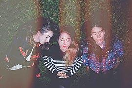 Haim i Los Angeles, marts 2012 (fra venstre: Alana, Este, Danielle)