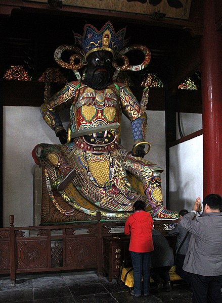 File:Hangzhou-Lingyin-Tempel-04-Waechter-2012-gje.jpg