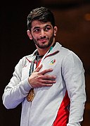 Hassan Yazdani: Años & Cumpleaños