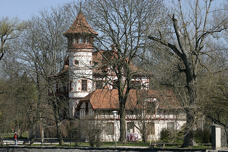 File:Herrsching - Little Castle 01.jpg