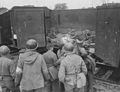 Die Hitlerjugend vor dem Todeszug in Dachau (30. April 1945)