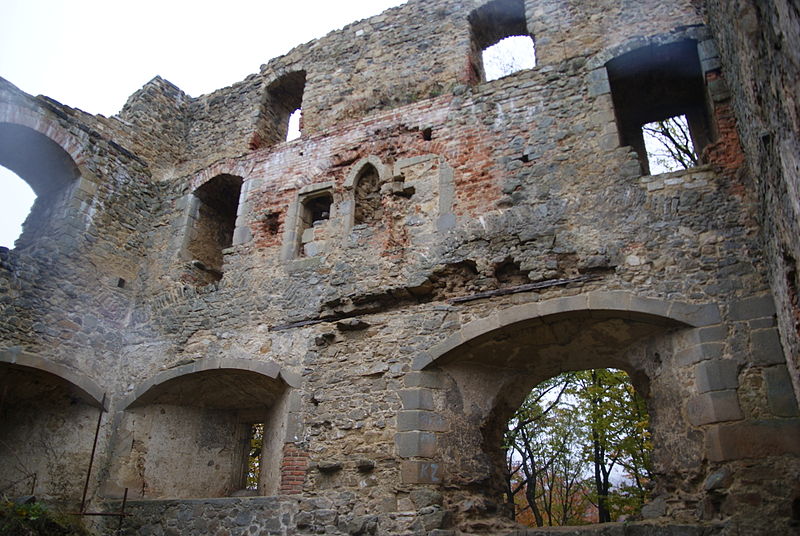 File:Hrad Cimburk, zřícenina (Koryčany) 2.JPG