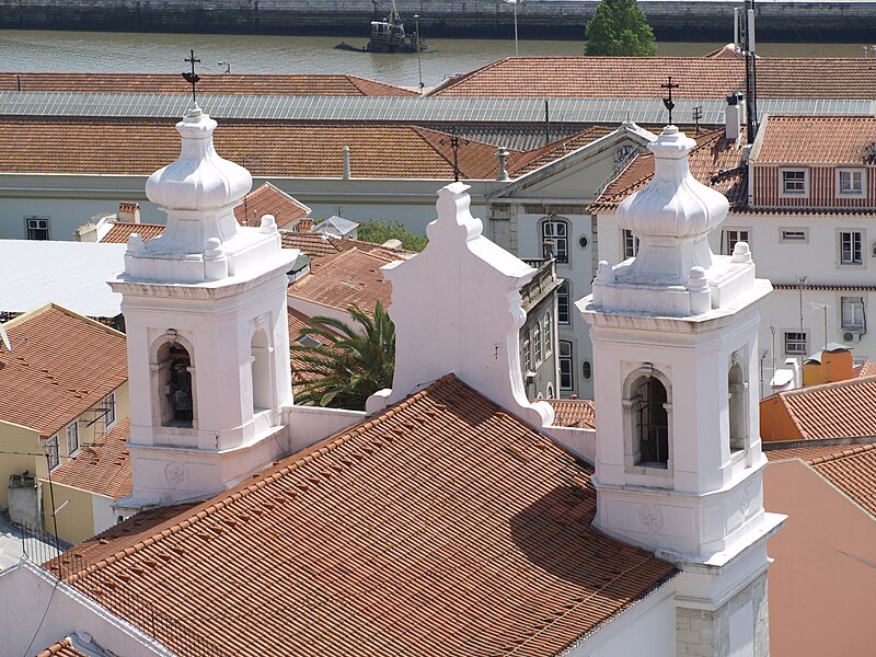 File:Igreja de São Miguel - vista do miradouro de Sta Luzia.jpg