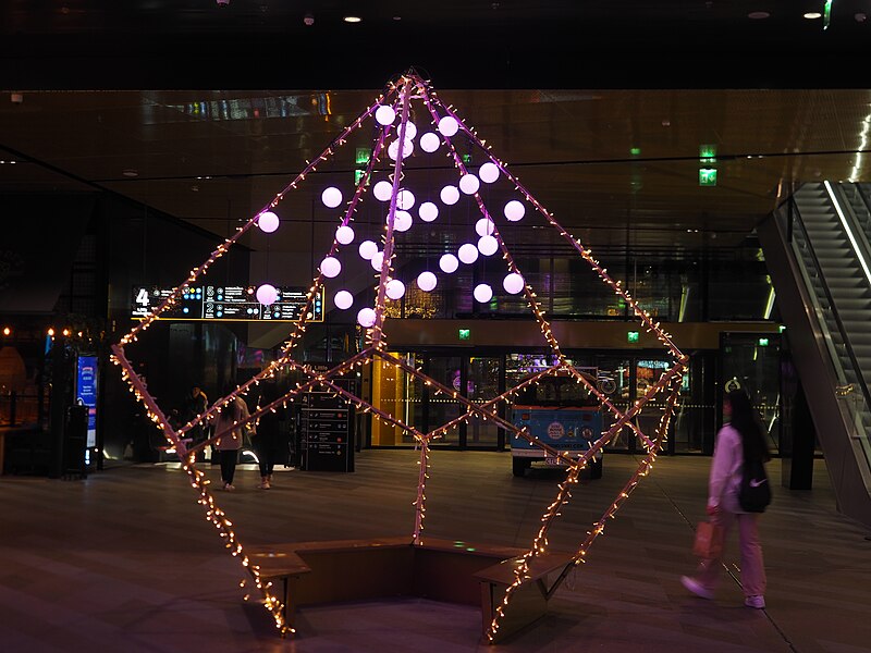 File:Illuminated sculpture at Pasila railway station.jpg