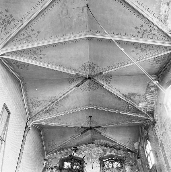 File:Interieur van voormalige kerk, kruisribplafond met resten van plafondschilderingen - Zwolle - 20401193 - RCE.jpg