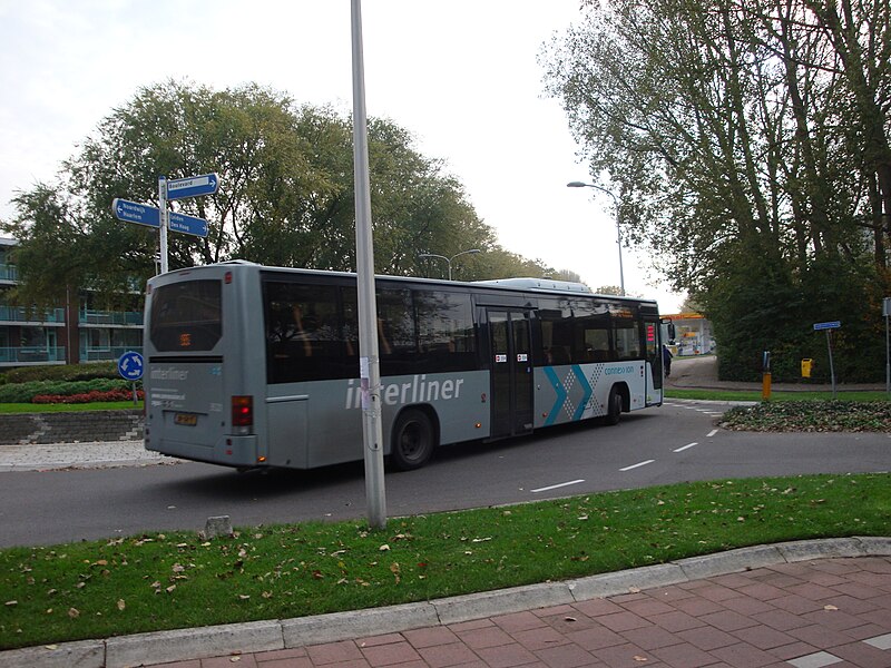 File:Interliner 95 op rotonde Katwijk.JPG