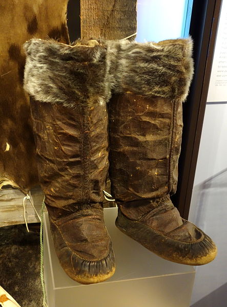 File:Inuit boots for wet conditions, Ungava Inuit, 1989 - Bata Shoe Museum - DSC00400.JPG