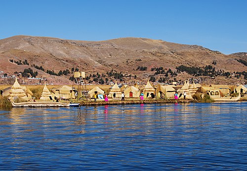Jezero Titicaca - plovoucí ostrovy Uros - panoramio.jpg