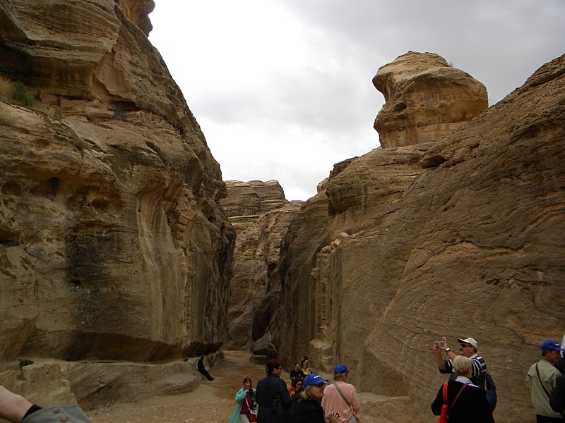 File:Jordan, Petra. Entrance into the pass toward Petra (tourists) DSCN1007.jpg