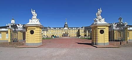 Karlsruhe Schloss 20 Gesamtansicht von Sueden gje