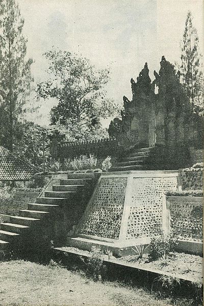 File:Kehen Temple, Bali The Isle of the Gods, p52.jpg