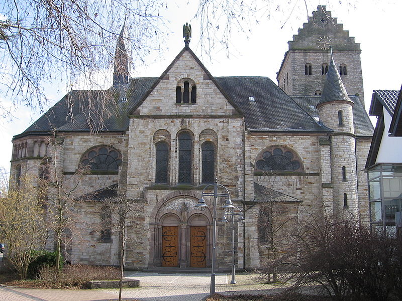 File:Kirchborchen - Kirche2.jpg