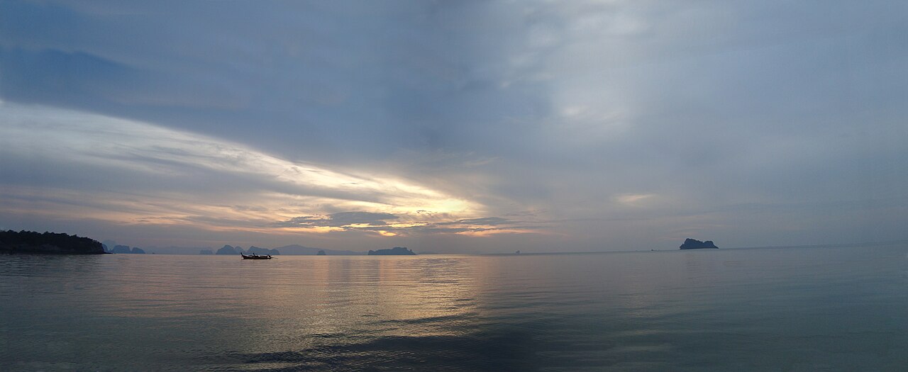 Ko_Yao_Noi_Sunrise_-_panoramio