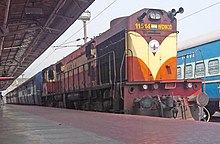 Koraput Intercity Express kommt bei Visakhapatnam.jpg an