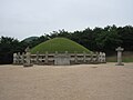 English: Tomb of General Kim Yusin in Gyeongju, North Gyeongsang province, South Korea 한국어: 대한민국 경상북도 경주시 김유신장군묘의 사진