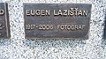 "Eugen Lazišťan" yazıtının bulunduğu anıt