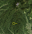 ランドサットによる衛星写真。黄色い円内にシュンクシタカラ湖を確認できる。