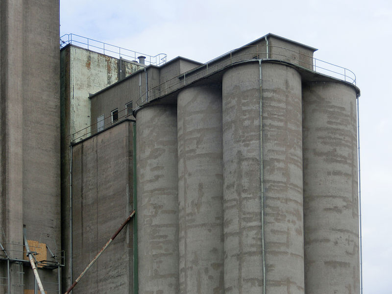 File:Lantmännens silo i Falköping 8508.jpg