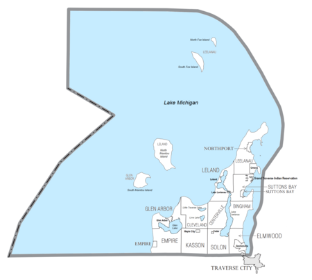 U.S. Census data map showing local municipal boundaries within Leelanau County.  Shaded areas represent incorporated cities (only a small portion of Traverse City, which is mostly in Grand Traverse County).