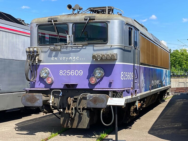 File:Locomotive électrique BB 25609, Livrée En voyage.jpg