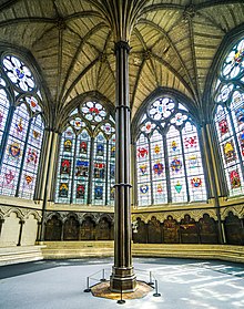 Between 1352 and 1396, the House of Commons met in the chapter house of Westminster Abbey. London - Westminster abbey - chapter house 03.jpg