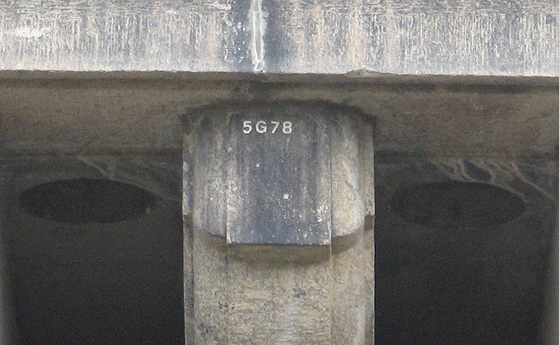 File:London Bridge Numbered Stone 5G78.jpg