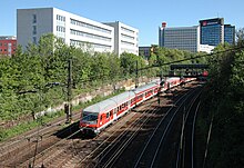 Südkopf des Bahnhofs Ludwigsburg mit dem Wüstenrot-Hochhaus im Hintergrund