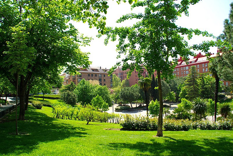 File:MADRID VERDE PARQUE DEL RASTRO (GASOMETRO) - panoramio - Concepcion AMAT ORTA… (19).jpg