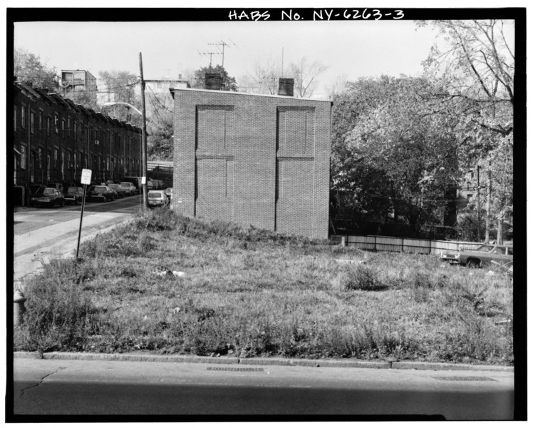 File:MOOUETTE ROW NORTH, VIEW WEST FROM NEPPERHAN AVENUE, SHOWING NORTH (FRONT) ELEVATIONS OF SOUTH SIDE OF STREET AND EAST ELEVATION OF NORTH SIDE OF STREET - Moquette Row Housing, HABS NY,60-YONK,6-3.tif