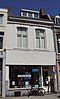 Winkel-woonhuis met lijstgevel