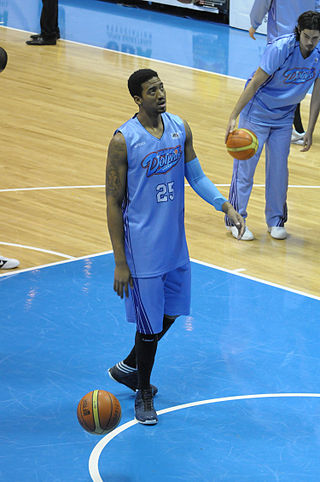 <span class="mw-page-title-main">Magnum Rolle</span> Bahamian basketball player (born 1986)